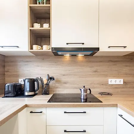 - Sunny - Cozy & Modern Апартаменты *